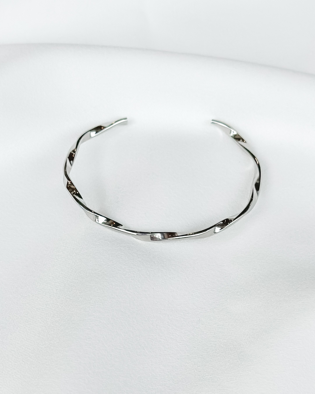 Twisted bangle silver